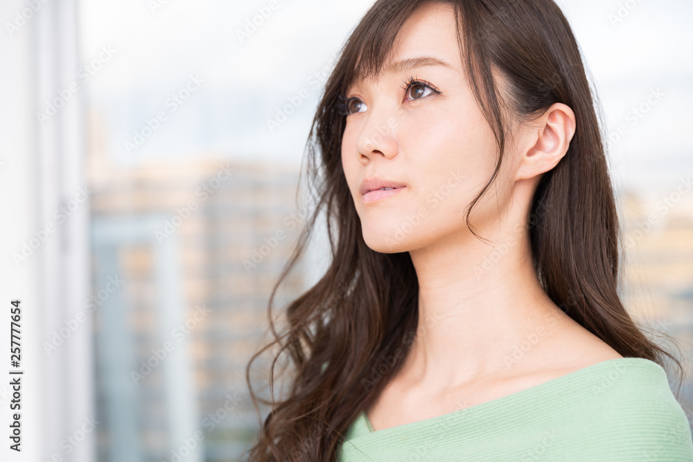リラックスする女性 リラックスする女性