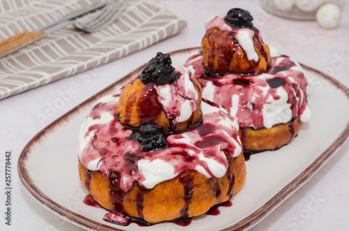 Papanasi - romanian specialty. Papanasi - a traditional romanian dessert 