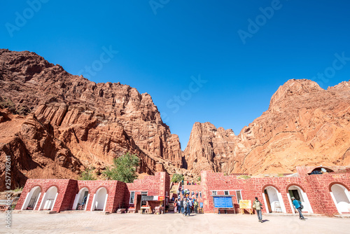 Foto Tianshan Mysterious Grand Canyon entrance Xinjiang Uygur Zizhiqu China ，Sandston