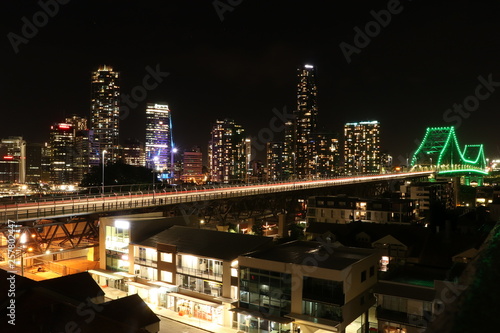 Fabulous bridge on the night life in Brisbane © Nawya