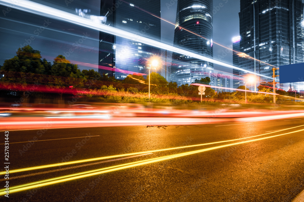 Obraz premium the light trails on the modern building background.