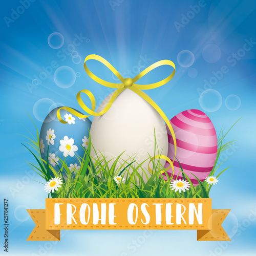 Frohe Ostern Cover mit blauem Himmel und bunten Ostereiern im Gras