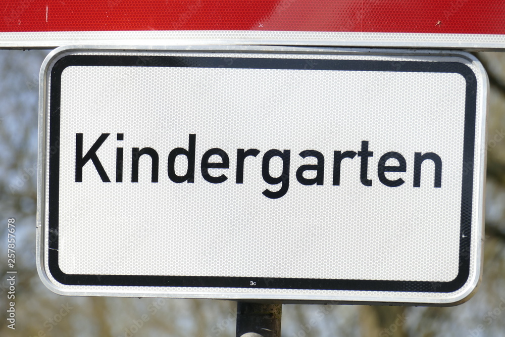 Fototapeta premium Verkehrsschild Kindergarten