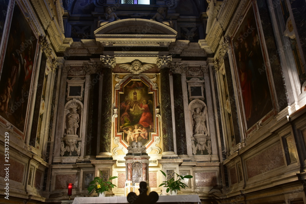 Interni della Chiesa di S. Maria, cattedrale di Sarzana, La Spezia