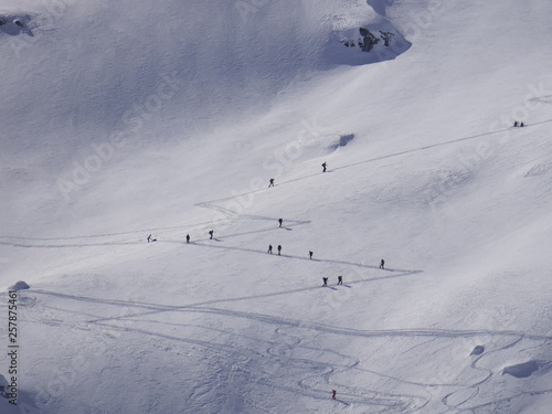 Skitourengänger Skibergsteigen in den Alpen