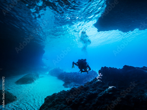 Foto Seascape of coral reef in the Caribbean Sea around Curacao at dive site Blue Roo