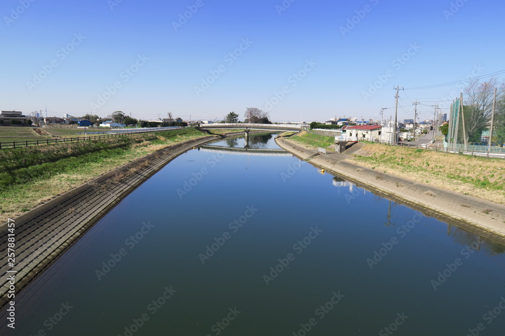 Obraz premium 春の坂川放水路風景