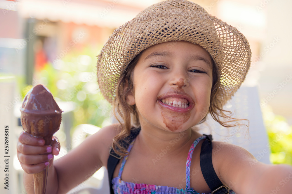 Girl smiling with her mouth smeared with ice cream - obrazy, fototapety, plakaty 