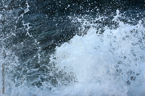 波しぶき © kiyopayo