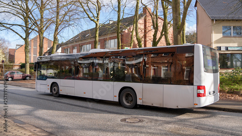 Tableau sur toile grau-weißer Linienbus