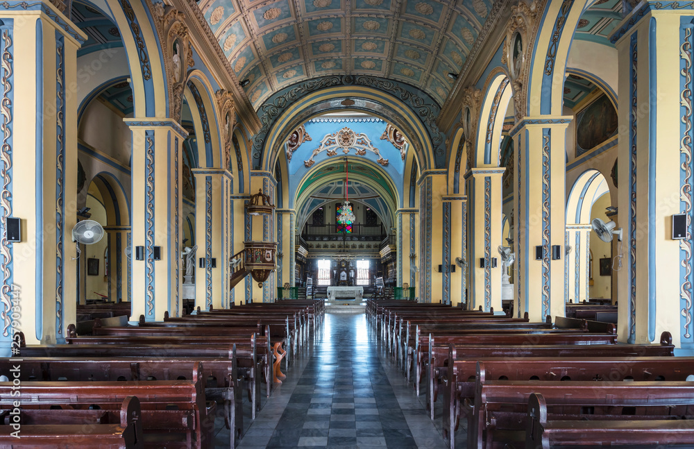 Kuba, Santiago de Kuba; Die Kathedrale im Zentrum von Santiago. 