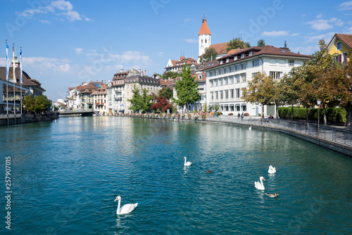 Stadt Thun am Thuner See in der Schweiz photo