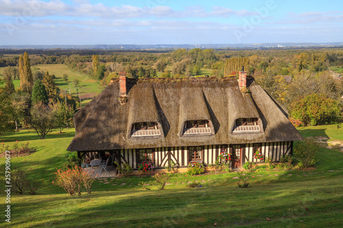 Tableau sur toile Thatched cottage in the Marais Vernier, Normandy, France