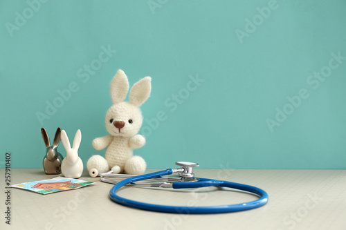 Fényképezés Toy bunnies with stethoscope on table