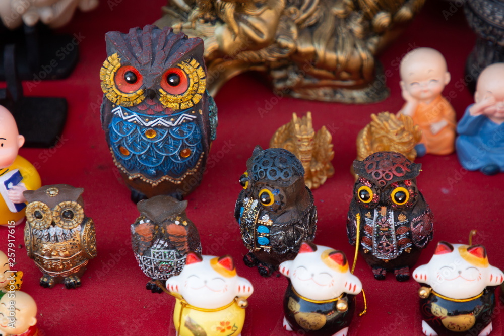 wooden owl gift in market