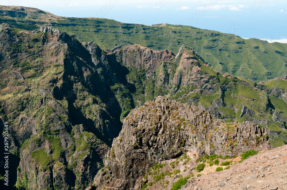 Gebirgslandschaft am Pico do Arieiro auf Madeira Gebirgslandschaft am Pico do Arieiro auf Madeira