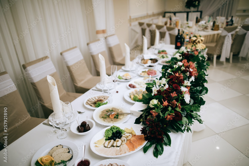 Fototapeta premium table setting in restaurant