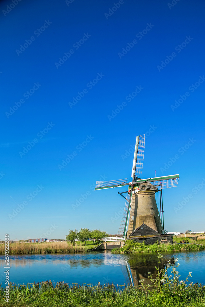 dutch windmill in kinderdijk holland