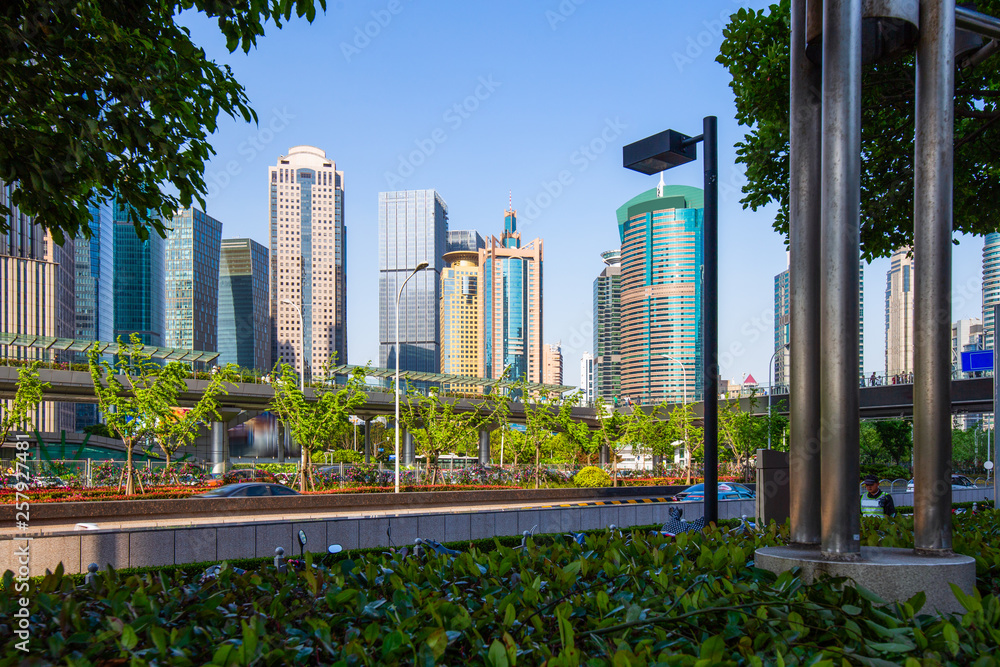 Fototapeta premium Shanghai skyline and cityscape at sunset
