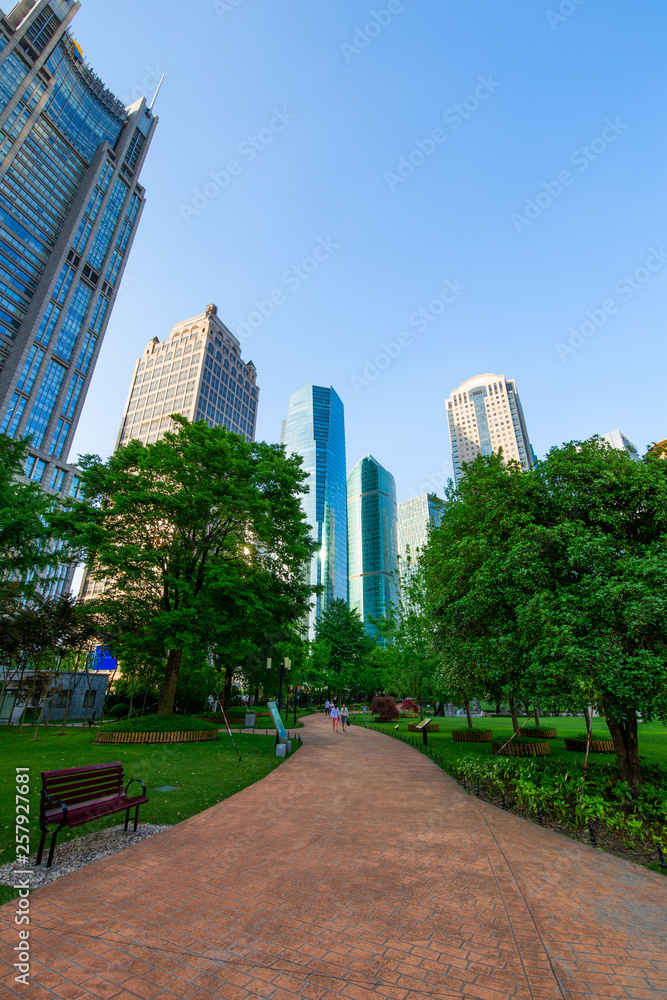 Fototapeta premium Shanghai skyline and cityscape at sunset