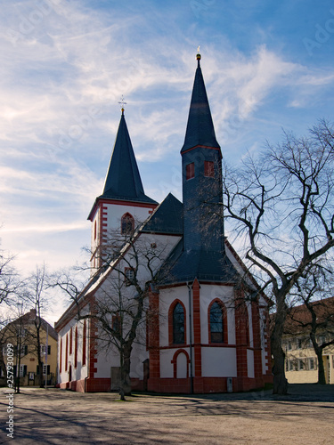 Die Evangelische Kirche in Westhofen in Rheinhessen, Rheinland-Pfalz, Deutschland 