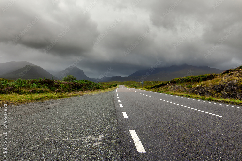 Naklejka premium pusta droga, abandoned road