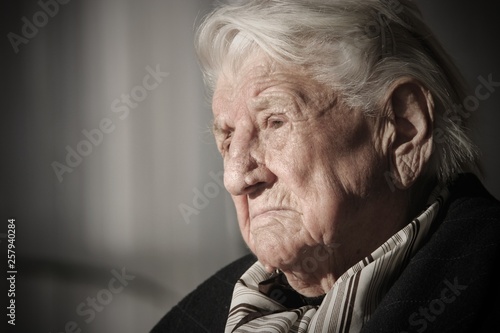 Rentnerin in einem Pflegeheim
