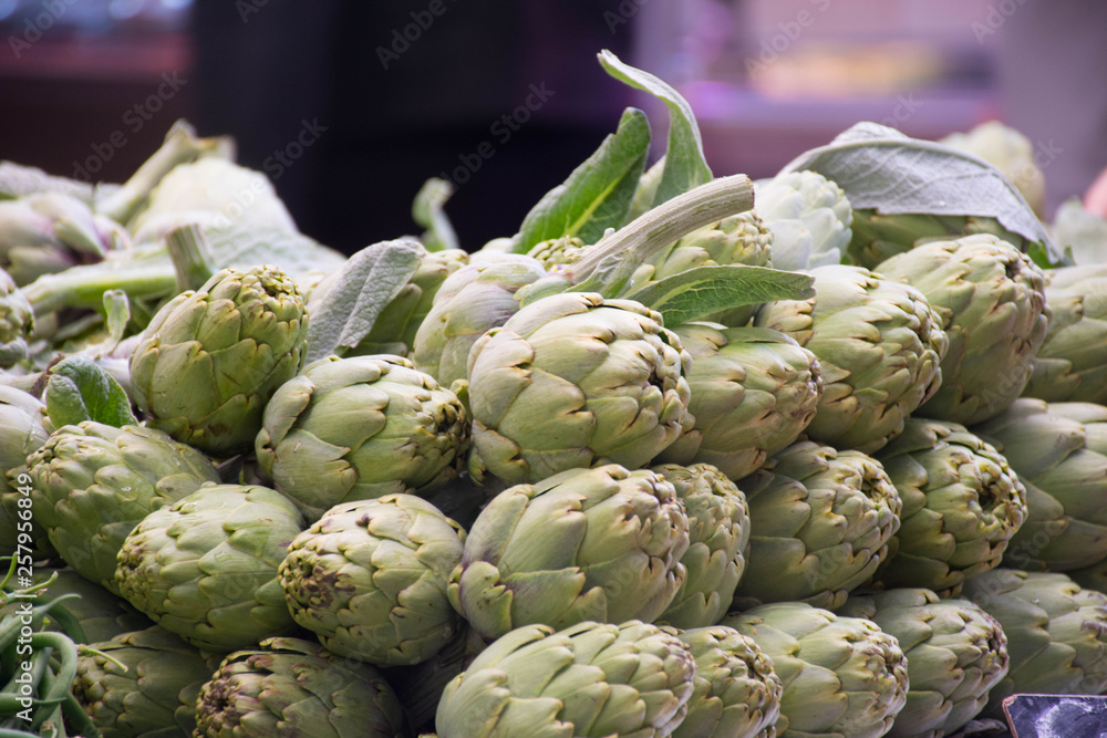 Obraz premium Fresh artichokes prepared to be put on sale