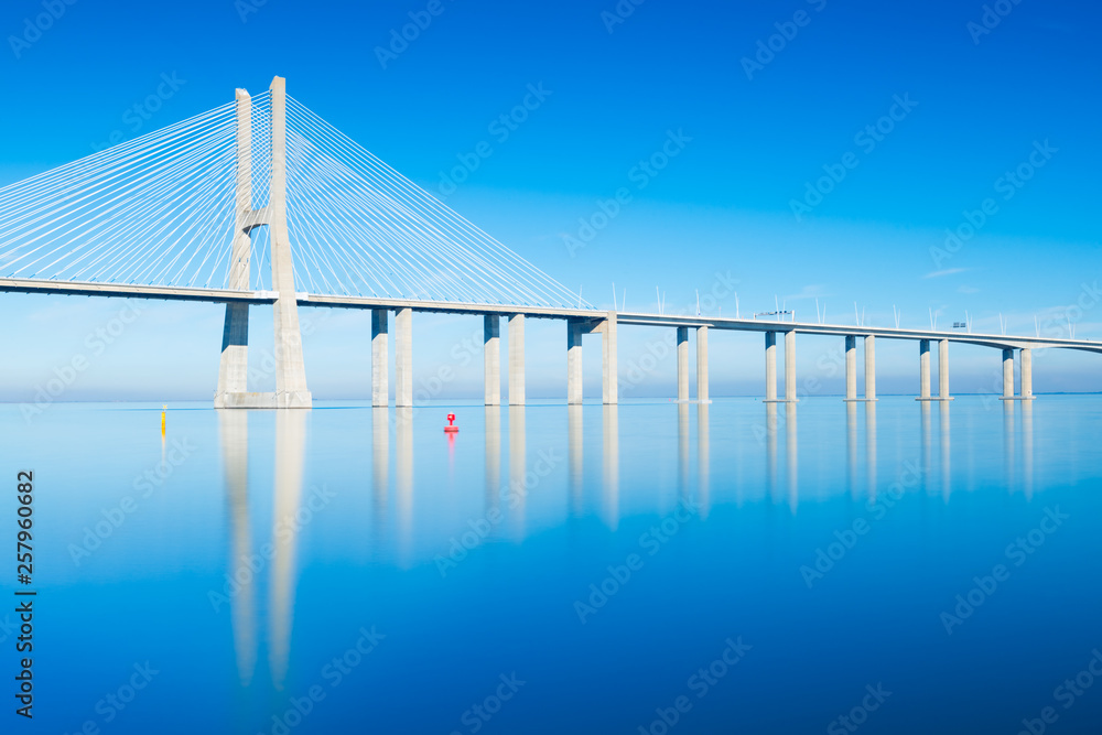 Obraz premium Vasco da Gama Bridge mirrored in The Tejo River, Lisbon, Portugal