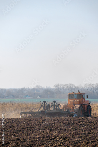 Wallpaper Mural Tractor in the field Torontodigital.ca