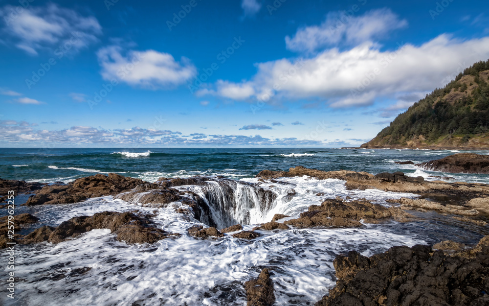 Thor's Well, Cape Perpetua, Oregon, USA, Color Image