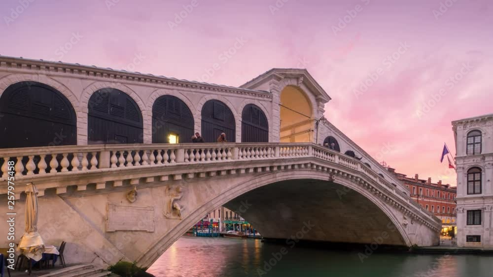 venice city landmark rialto bridge timelaspe from day to night italy venice city landmark rialto bridge timelaspe from day to night italy