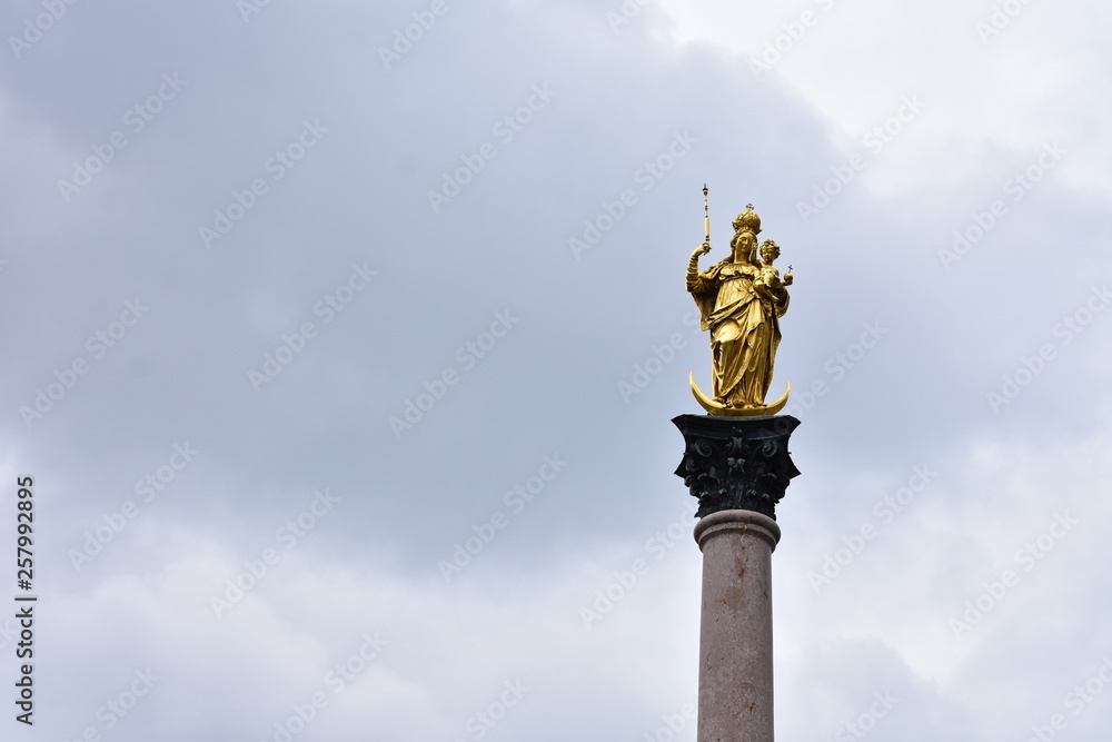 Golden statue on a column at the Marienplatz