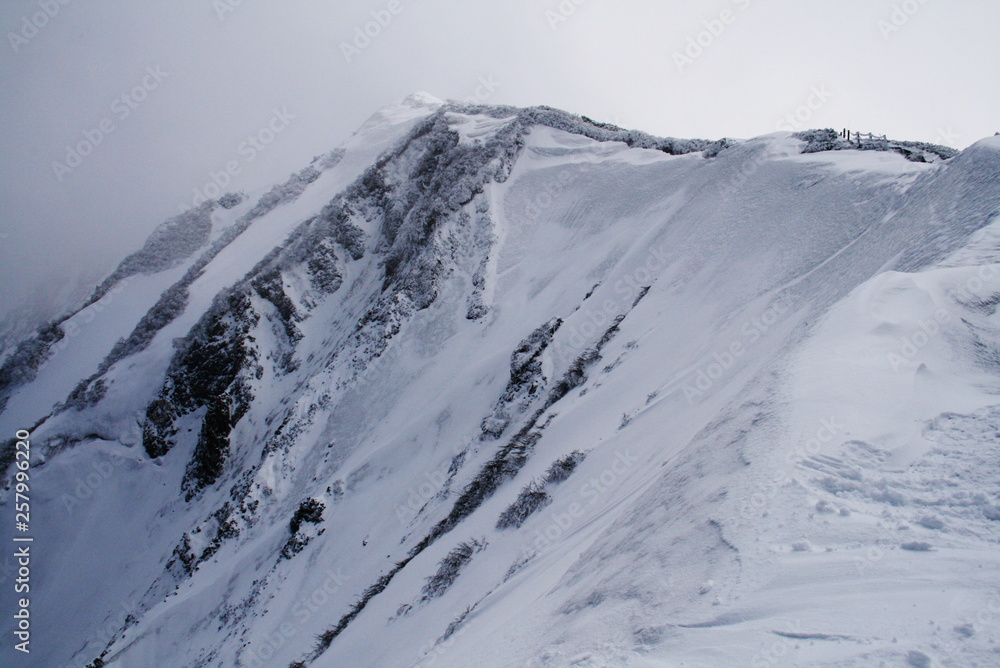 中国地方最高峰　雪の大山　山頂への道　