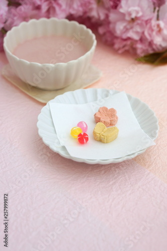 桜ラテと干菓子