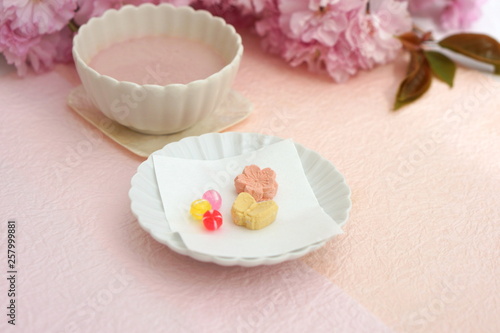 桜ラテと干菓子