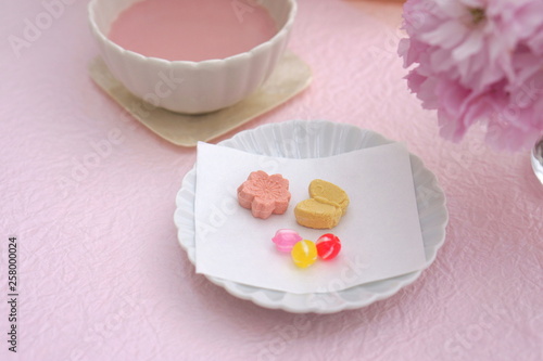 桜ラテと干菓子