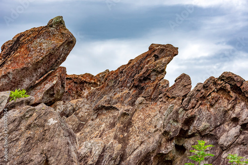 Rock formations between the mountains of Nova Lima in the state of Minas Gerais, Brazil © Fred Pinheiro