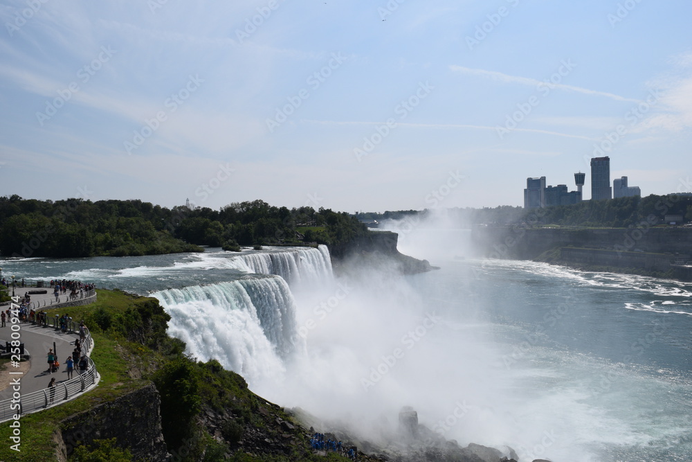 niagara falls in canada