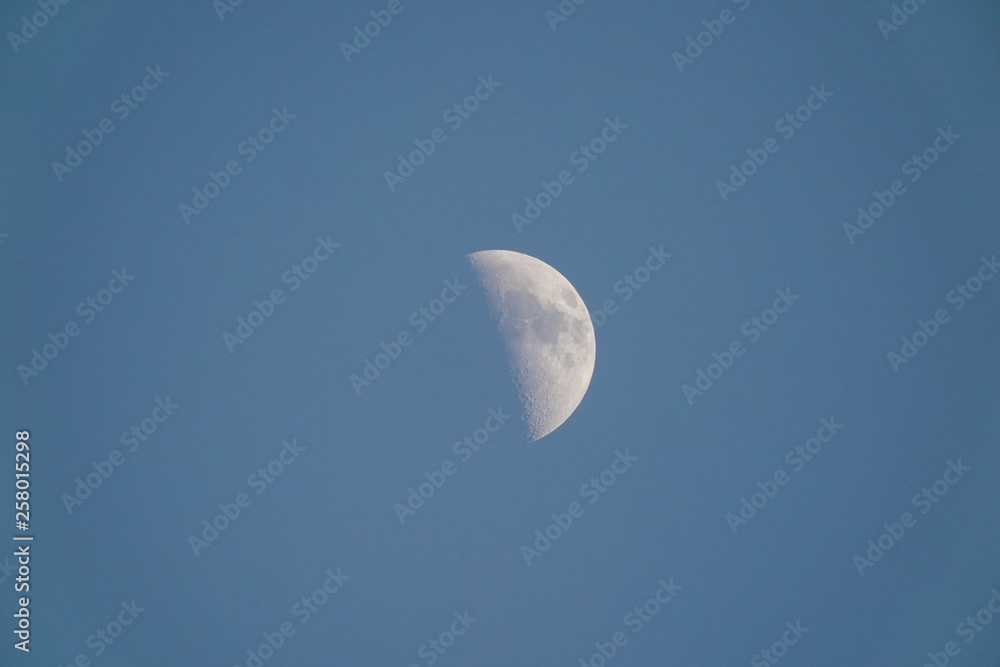 Zunehmender Mond, Mondphasen 12.02.2019 Zunehmender Mond, Mondphasen 12.02.2019