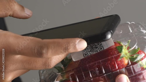 man search information of strawberry life by blockchain