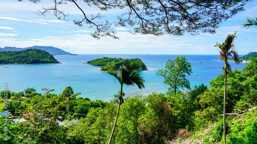 Obraz premium Sabang Island , Acheh , Indonesia - October 6th, 2017. Freddies Santai Sumurtiga is a beach resort that is very popular for tourist to stay in the island.