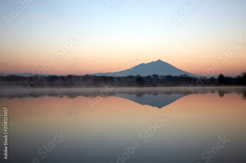 山と湖_B © Tsuyoshi