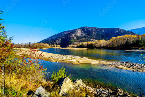 Fototapeta Naklejka Na Ścianę i Meble -  Fall colors along the North Thompson River between Clearwater and Little Fort in British Columbia, Canada