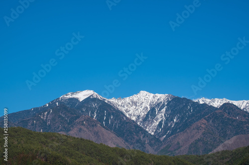 写真素材：木曽駒ヶ岳 冠雪 青空 快晴 信州 中央アルプス コピースペース