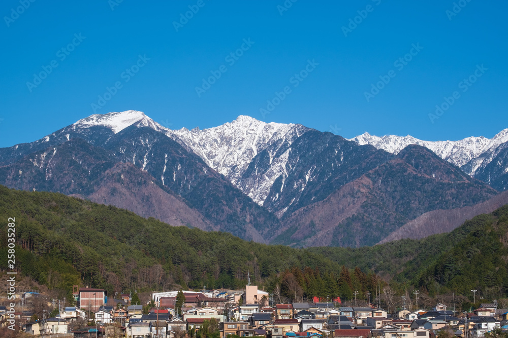 春の木曽駒ヶ岳　信州　長野　冠雪