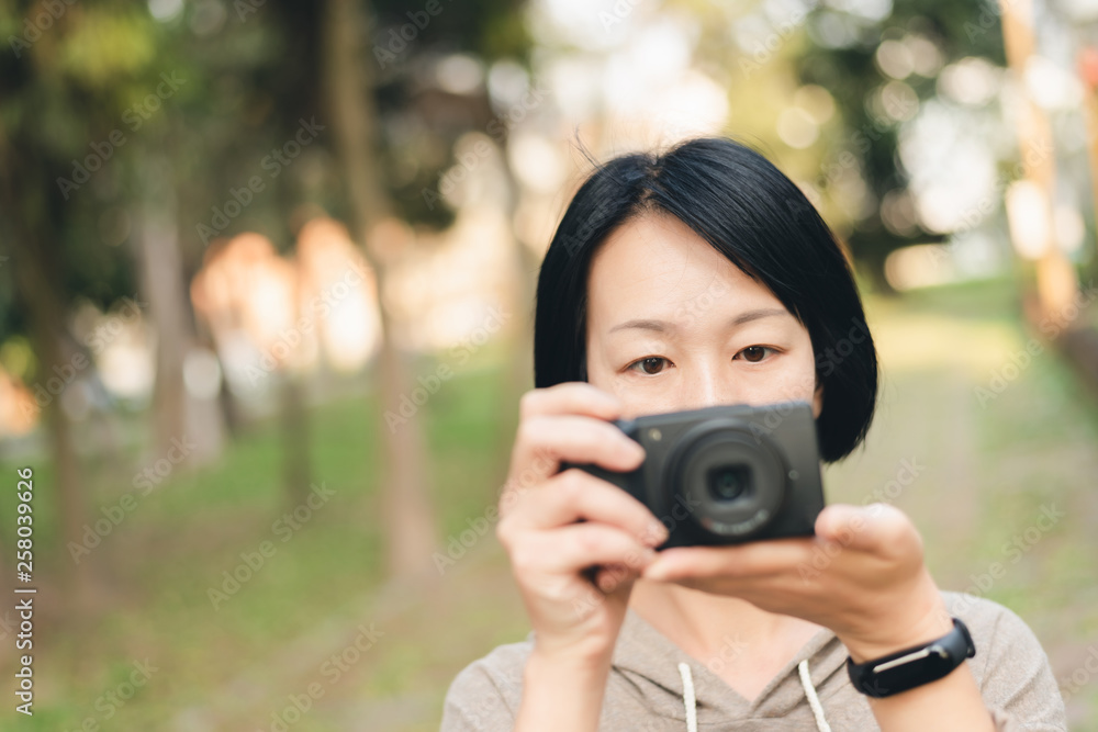woman hold a digital camera