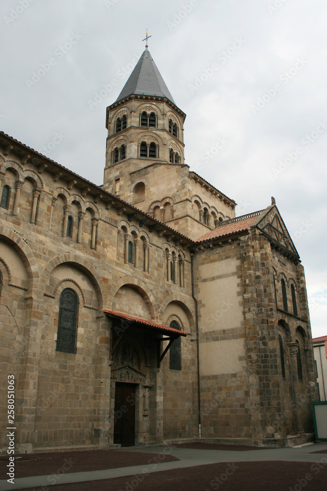 Notre-Dame-du-Port basilica - Clermont-Ferrand (France)