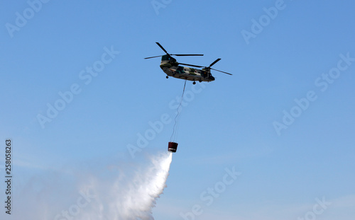 ヘリコプター　自衛隊ヘリ　CH-47　チヌーク photo