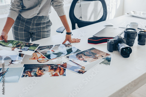 Selecting best pictures from the photoshoot photo